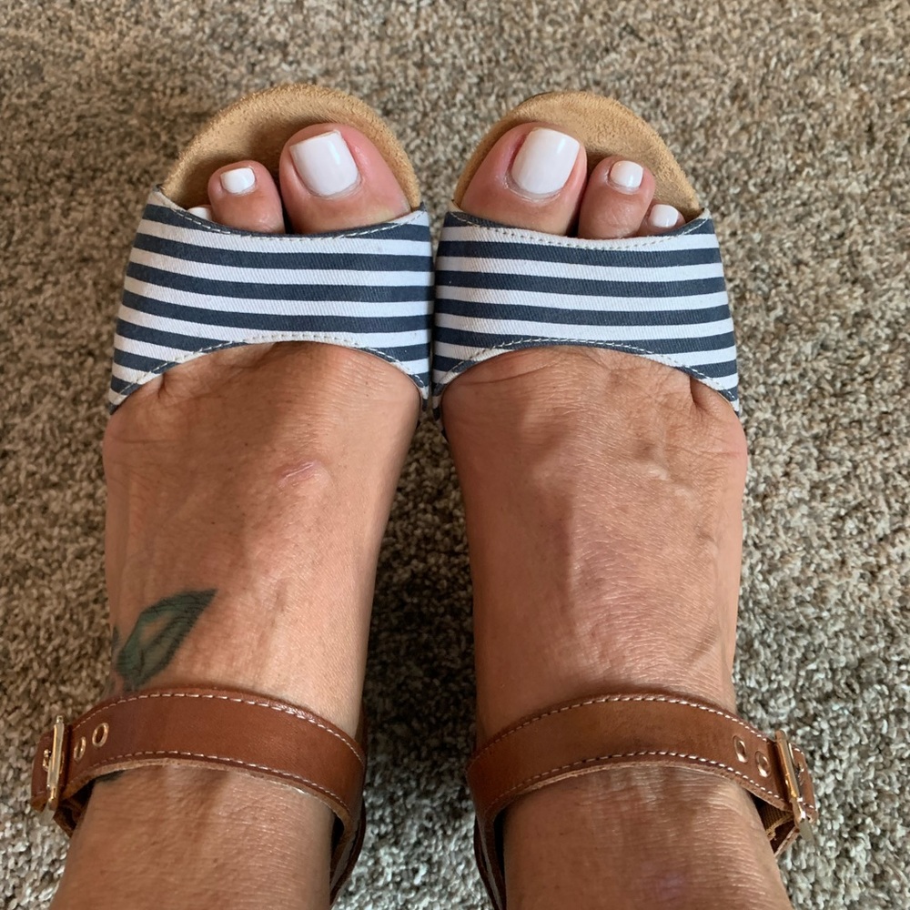 Dr. Scholl’s Wedge Sandals - Picture 7 of 8